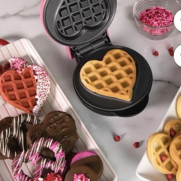 Compact Waffle Maker Heart Shaped MyMini Nostalgia Small Space Non Stick Surface - Picture 9 of 11